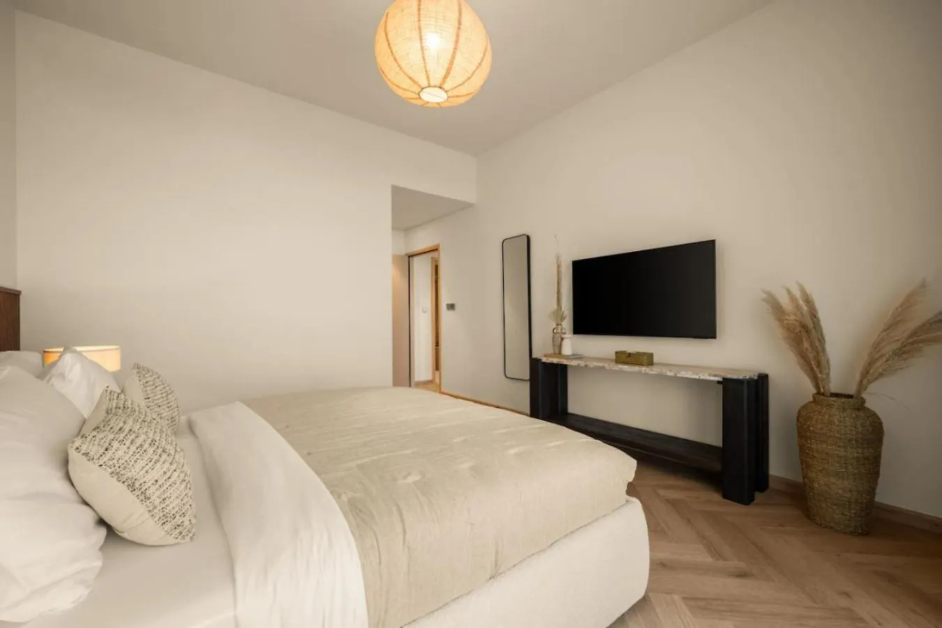 Seraya Residence 18 - 2Bdr - Burj And Opera Views - Fully Serviced Dubai