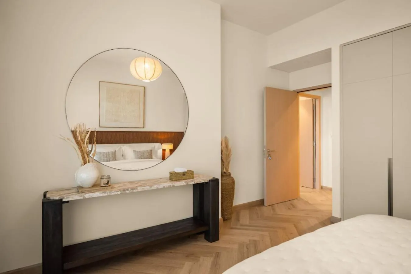 Seraya Residence 18 - 2Bdr - Burj And Opera Views - Fully Serviced Дубай Апартаменты